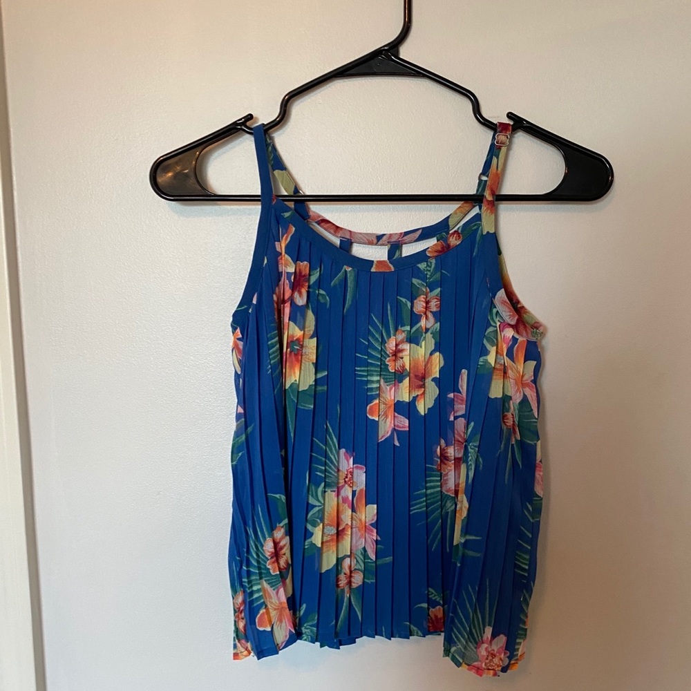 flowy flowery shirt!